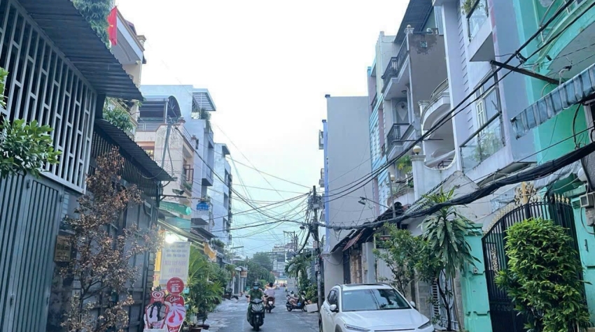 Ban Nhà có diên tích lớn, nhà  2mt gò vấp ph12 giá giẻ