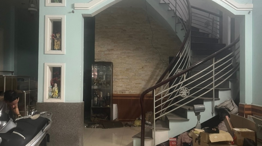 Chủ nhà cần bán căn biệt thụ đẹp đối diện công viên 7,7x18 nha 3 lầu