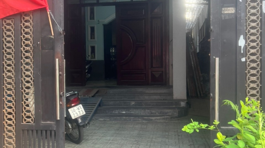 Chủ nhà cần bán căn biệt thụ đẹp đối diện công viên 7,7x18 nha 3 lầu