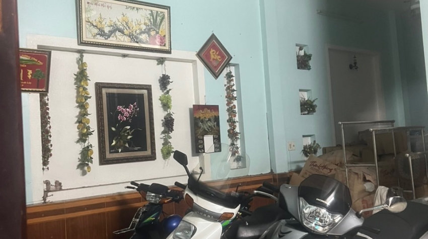 Chủ nhà cần bán căn biệt thụ đẹp đối diện công viên 7,7x18 nha 3 lầu